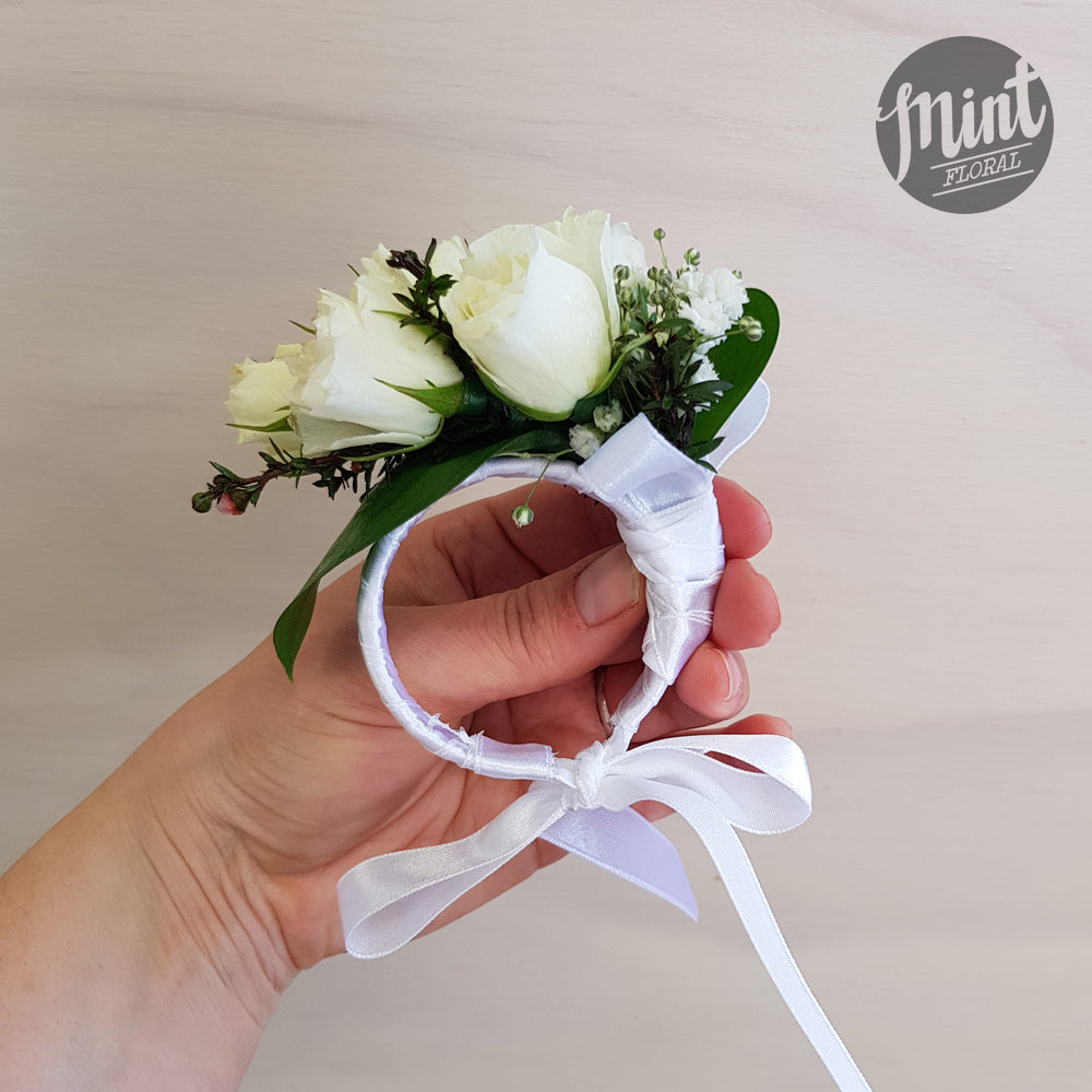 CORSAGES & BUTTONHOLES | Traditional and Romantic
