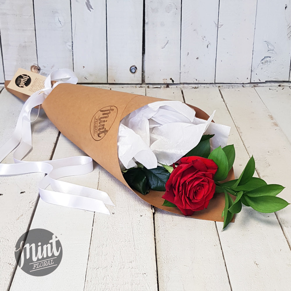 SINGLE FLOWERS | A simple gesture