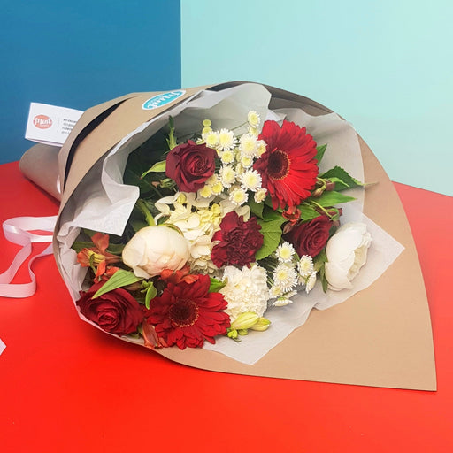 CHRISTMAS | Berries & Cream Bouquet