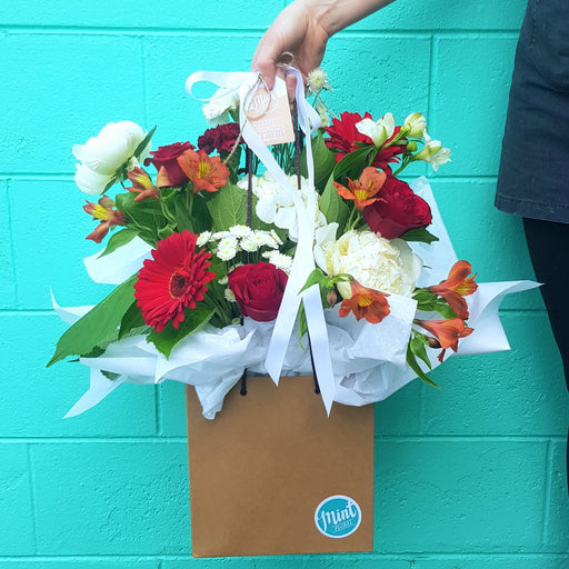 CHRISTMAS | Berries & Cream Bouquet