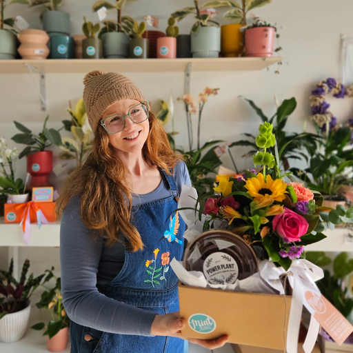 Cake + Flowers Gift Box | Limited Special (WHANGAREI WIDE DELIVERY ONLY)