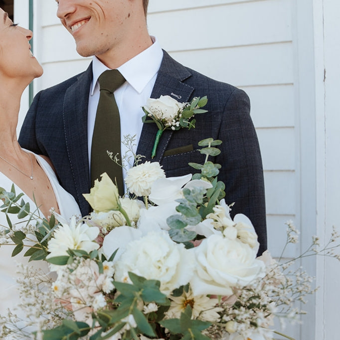 GROOM BUTTONHOLE | Classic & Neutral